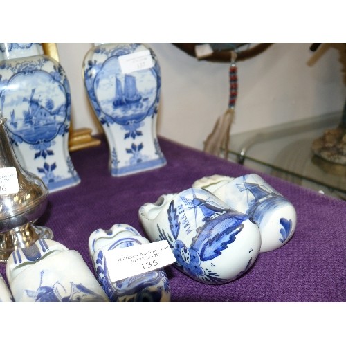 135 - A COLLECTION OF BLUE AND WHITE CERAMIC DELFTWARE CLOGS.