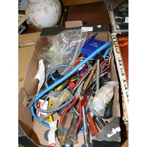 302 - A BOX OF MIXED TOOLS TO INCLUDE SCREWDRIVERS, PLIERS ETC.