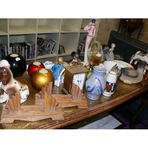 217 - A TABLE TOP OF MIXED ORNAMENTS AND COLLECTABLES.