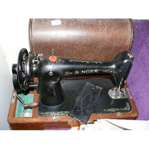 194 - A VINTAGE SINGER SEWING MACHINE Y7562306.