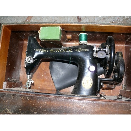 196 - A VINTAGE SINGER SEWING MACHINE EF233056.