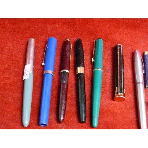 18 - A COLLECTION OF PENS TO INCLUDE A SHEAFFER WITH 14K NIB.