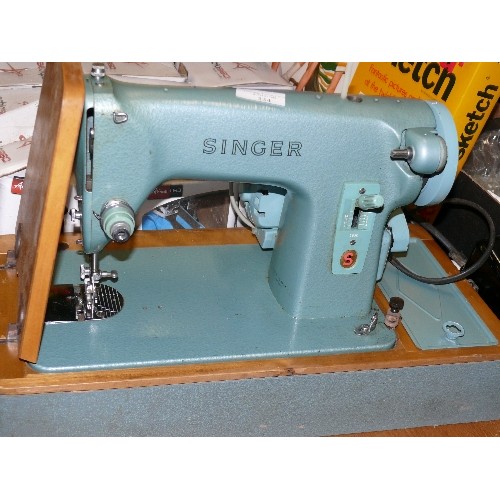 334 - AN ELECTRIC SINGER SEWING MACHINE K10718858.