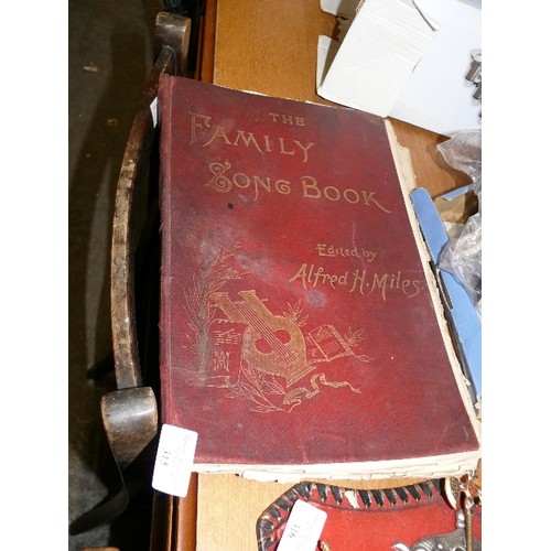 315 - A VINTAGE FAMILY SONG BOOK.