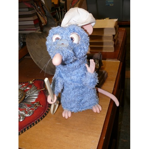 317 - A DISNEY MECHANICAL RATATOUILLE TOY.