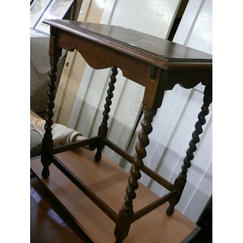 426 - OAK LAMP TABLE WITH BARLEY TWIST LEGS, COCK BEADING DETAIL TO THE TOP.