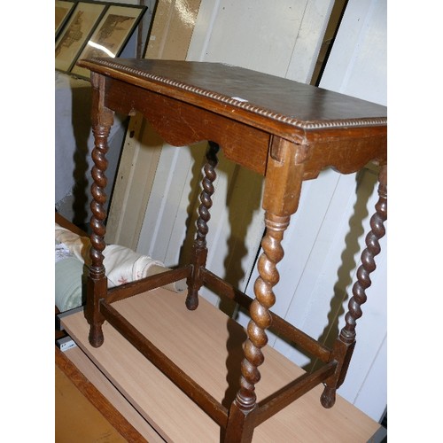 426 - OAK LAMP TABLE WITH BARLEY TWIST LEGS, COCK BEADING DETAIL TO THE TOP.