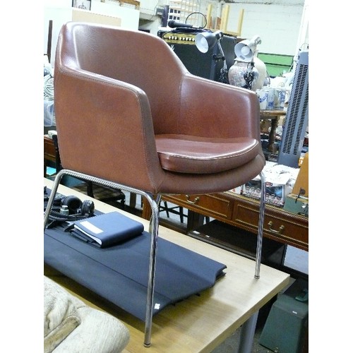 334A - STYLISH TAN FAUX LEATHER CHAIR ON CHROME LEGS.