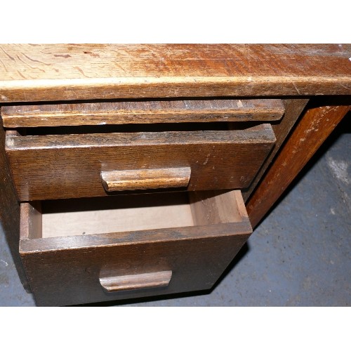 432 - ART DECO LARGE OAK DESK WITH SIX VERY DEEP DRAWERS.