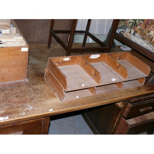 432 - ART DECO LARGE OAK DESK WITH SIX VERY DEEP DRAWERS.