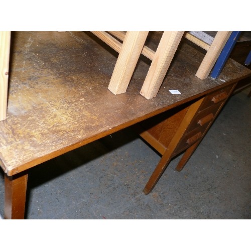 451 - OAK MID CENTURY DESK WITH THREE DRAWERS.