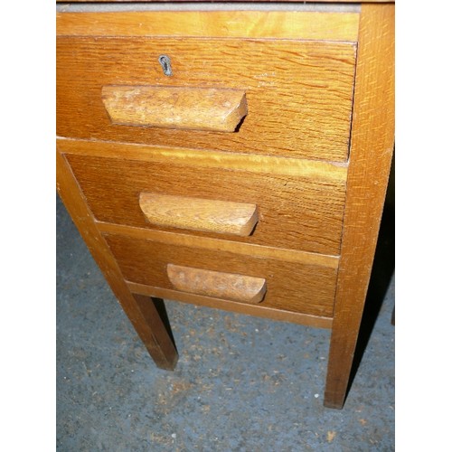 451 - OAK MID CENTURY DESK WITH THREE DRAWERS.