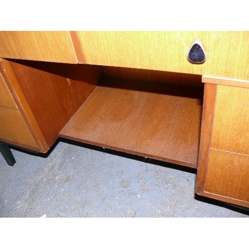 460 - TEAK MID CENTURY DRESSING TABLE.