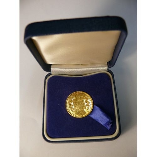 35 - GOLD SOVEREIGN 1886 QUEEN VICTORIA YOUND HEAD, V/FINE, BOXED.