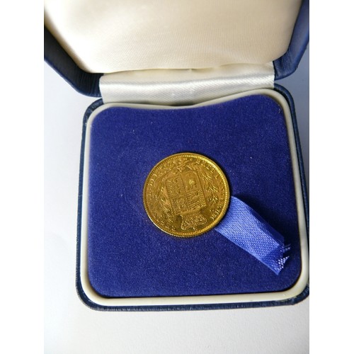 35 - GOLD SOVEREIGN 1886 QUEEN VICTORIA YOUND HEAD, V/FINE, BOXED.