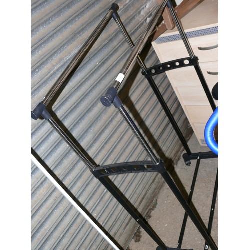 527 - DOUBLE CLOTHES RACK WITH TWIN HANGING RAILS ON CASTORS.