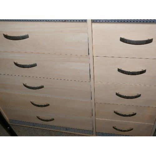 531 - TEN DRAWER CHEST IN LIGHT WOOD EFFECT.