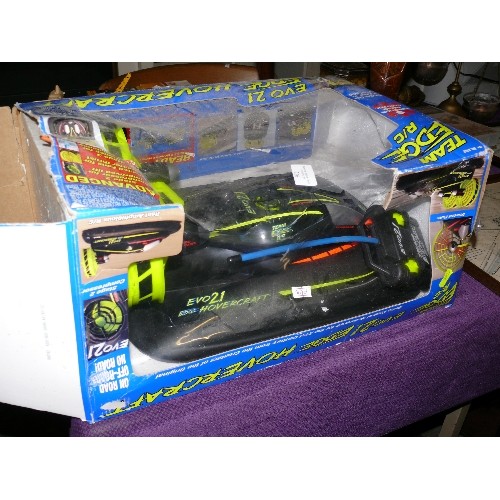 226 - TEAM EDGE R/C HOVERCRAFT WITH ORIGINAL BOX.