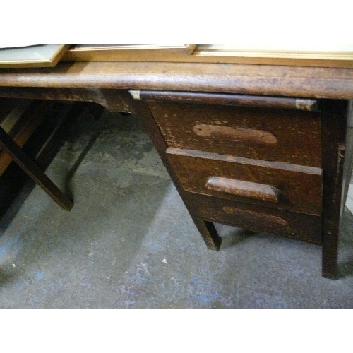 479 - SMALL 1950'S SOLID OAK SINGLE PEDESTAL DESK WITH THREE DRAWERS.