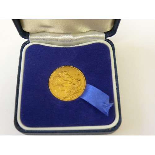 31B - A GOLD SOVEREIGN, 1911 GEORGE V, IN VERY FINE CONDITION, BOXED.