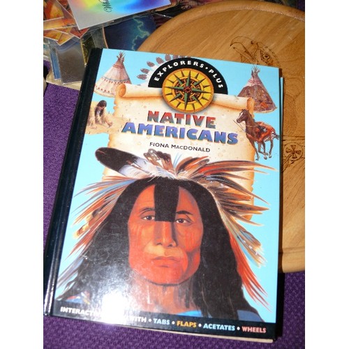 119 - A MIXED COLLECTION OF NATIVE AMERICAN INDIAN THEMED ITEMS.