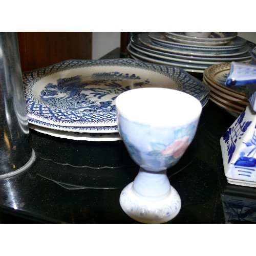 161 - A LARGE COLLECTION OF BLUE AND WHITE DELFTWARE ETC.