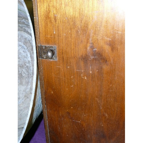 184 - A VINTAGE WOODEN CUPBOARD.