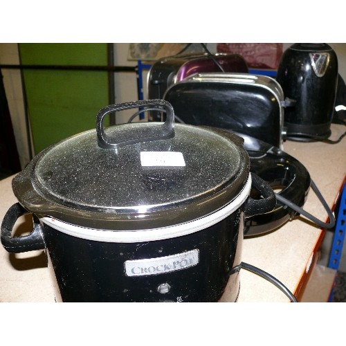 361 - A SELECTION OF SMALL KITCHEN APPLIANCES TO INCLUDE A RUSSEL HOBBS TOASTER AND CROCK POT SLOW COOKER.