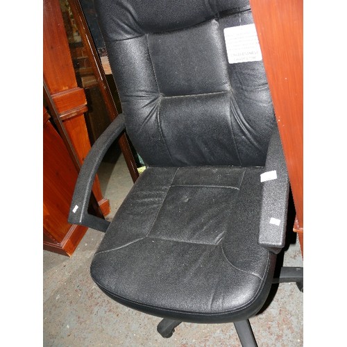 419 - BLACK FAUX LEATHER SWIVEL OFFICE CHAIR.