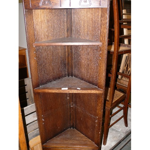 453 - OAK CORNER SHELF DISPLAY CUPBOARD WITH UPPER SHELVES.