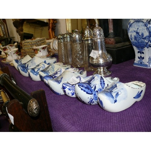 137 - A COLLECTION OF BLUE AND WHITE CERAMIC DELFTWARE CLOGS.