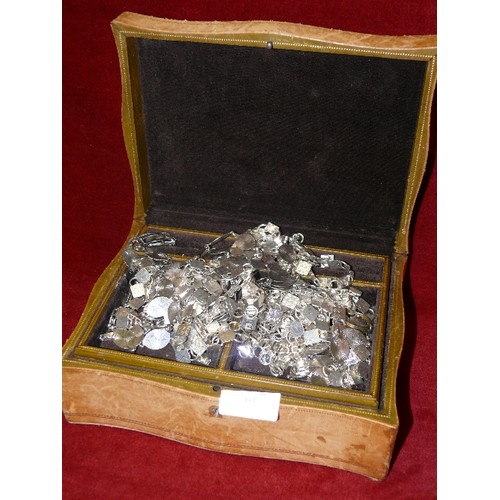 64 - VINTAGE JEWELLERY BOX WITH CONTENTS OF COSTUME JEWELLERY.