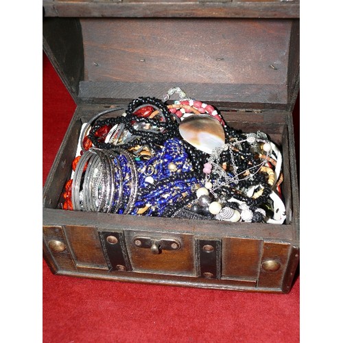 70 - A JEWELLERY BOX CHEST WITH CONTENTS OF COSTUME JEWELLERY.