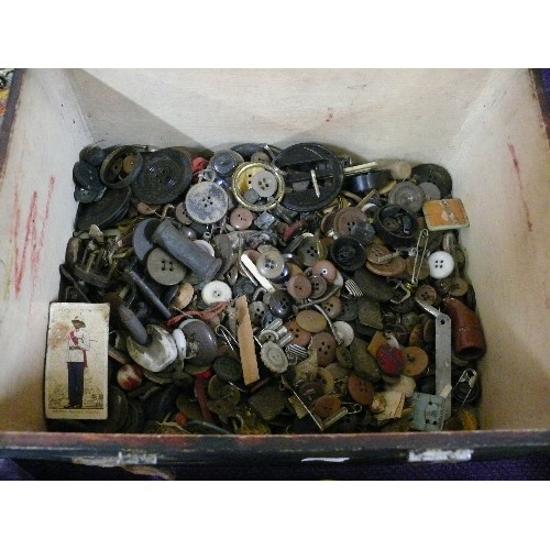 122 - A VINTAGE WOODEN BOX CONTAINING A LARGE QUANTITY OF BUTTONS ETC.