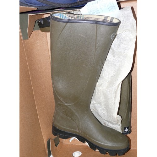 205 - A PAIR OF LE CHAMEAU WELLIES SIZE 10 WITH ORIGINAL BOX (£139 NEW).