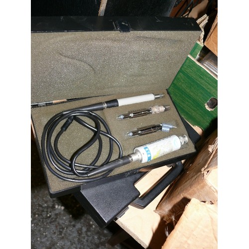 299 - A TRANSMISSION REFLECTION KIT HP11652A FOR 8407A AND A MARCONI INSTRUMENTS PROBE KIT TK2374/1.