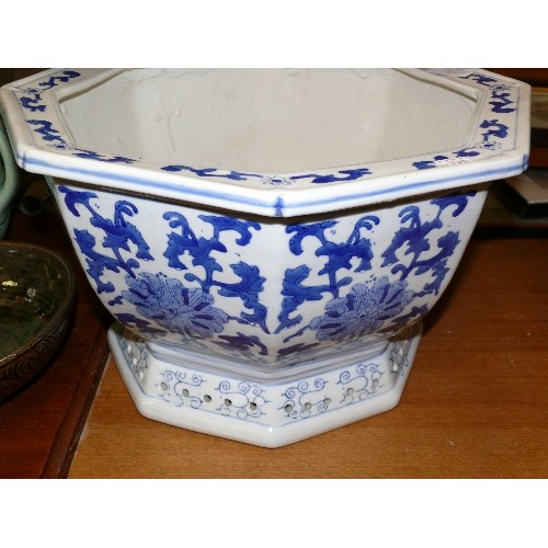 351 - LARGE BLUE AND WHITE ORIENTAL OCTAGONAL CERAMIC PLANTER.
