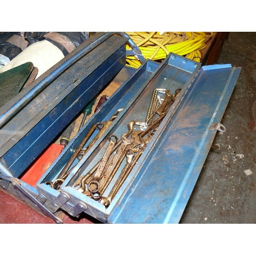 237 - CANTILEVER TOOLBOX WITH TOOLS.