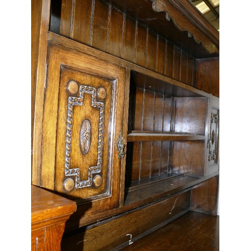 401 - A VERY ATTRACTIVE OLD CHARM OAK DRESSER.