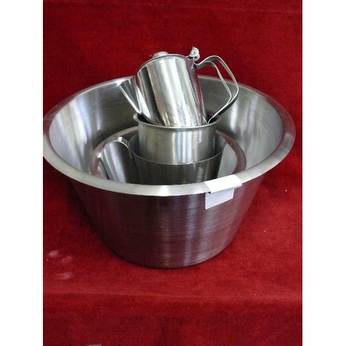 245 - VARIOUS STAINLESS STEEL ITEMS.