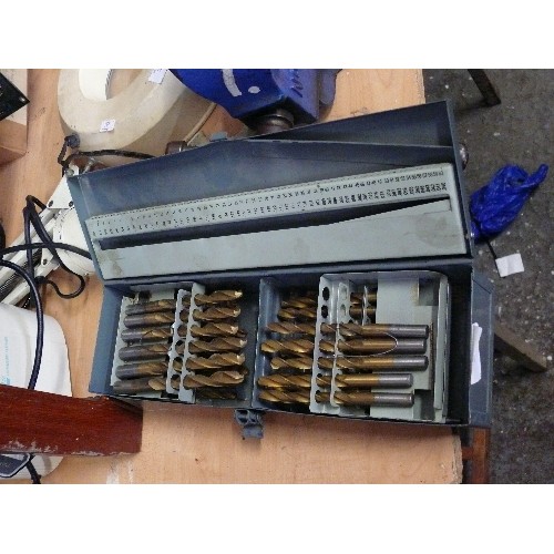 280 - A FITTED METAL CASE CONTAINING A SELECTION OF LARGE DRILL BITS.