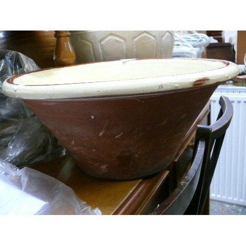 359 - LARGE CREAM DAIRY BOWL WITH A BROWN RIM.