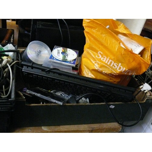 371 - A SELECTION OF VARIOUS COMPUTER EQUIPMENT.