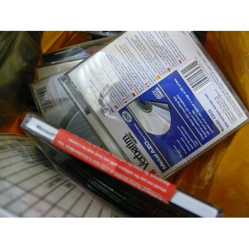 371 - A SELECTION OF VARIOUS COMPUTER EQUIPMENT.