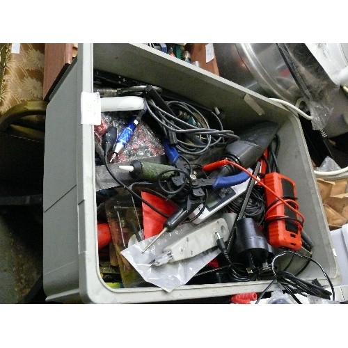 375 - A SELECTION OF VARIOUS ELECTRONIC COMPONENTS, HARDWARE ETC.