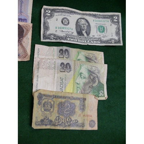 18 - SEVERAL FOREIGN BANKNOTES -  TWO DOLLARS, VENEZUELA 100 AND 500 BOLIVARIES, TWO SLOVAKIA 20 KORUN AN... 