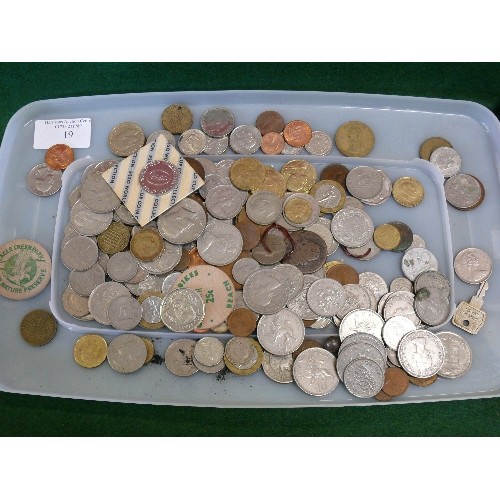 19 - QUANTITY OF MIXED OLD FOREIGN AND BRITISH COINS.