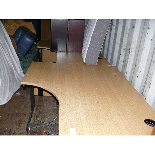 511 - LARGE OFFICE DESK 63