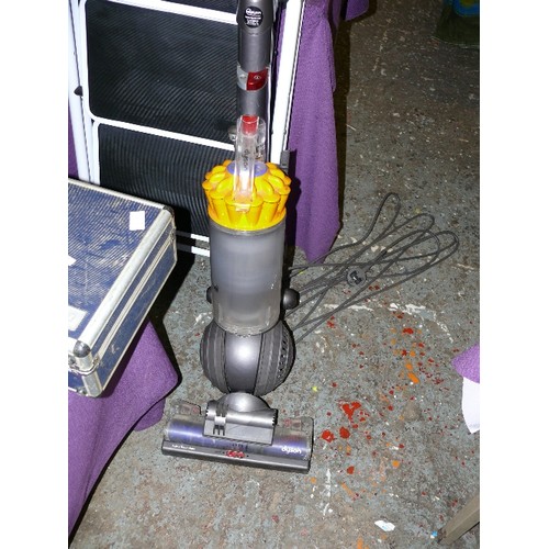 199B - DYSON BALL UPRIGHT VACUUM CLEANER.