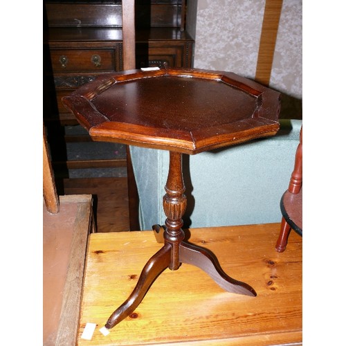 467 - REPRODUCTION WINE TABLE